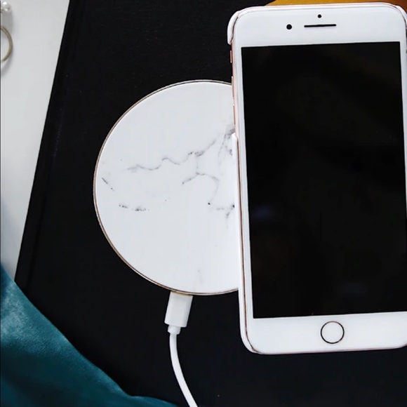 Ideal of Sweden Wireless Qi Charger - Picture 2 of 9